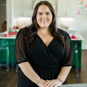 Simple Professional LinkedIn Profile Picture (300 x 300 px) (1)